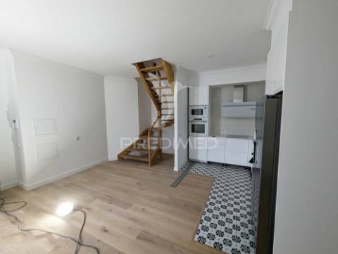 Apartamento t3 em edifício pombalino, frente rio, 195m2