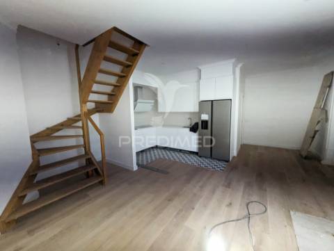 Apartamento t3 em edifício pombalino, frente rio, 195m2