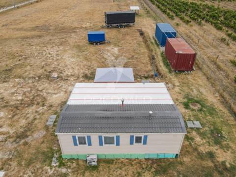 Terreno rústico com casa móvel equipada – habitação imediata