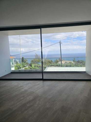 T2 de sonho com jardim privado e vista panorâmica sobre a baía do funchal – miradouro dos barreiros