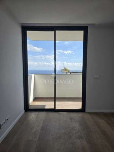 T2 de sonho com jardim privado e vista panorâmica sobre a baía do funchal – miradouro dos barreiros