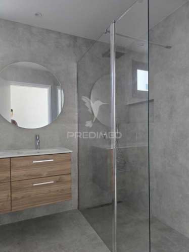 T2 de sonho com jardim privado e vista panorâmica sobre a baía do funchal – miradouro dos barreiros