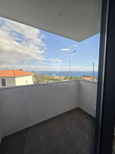 T2 de sonho com jardim privado e vista panorâmica sobre a baía do funchal – miradouro dos barreiros