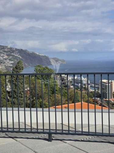 T2 de sonho com jardim privado e vista panorâmica sobre a baía do funchal – miradouro dos barreiros