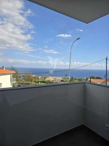 T2 de sonho com jardim privado e vista panorâmica sobre a baía do funchal – miradouro dos barreiros