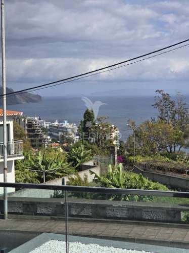 T2 de sonho com jardim privado e vista panorâmica sobre a baía do funchal – miradouro dos barreiros