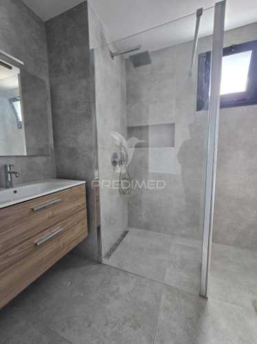 T2 de sonho com jardim privado e vista panorâmica sobre a baía do funchal – miradouro dos barreiros