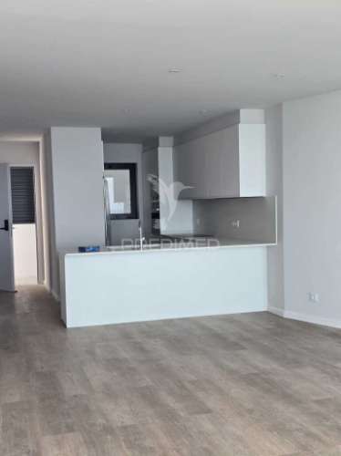 T2 de sonho com jardim privado e vista panorâmica sobre a baía do funchal – miradouro dos barreiros