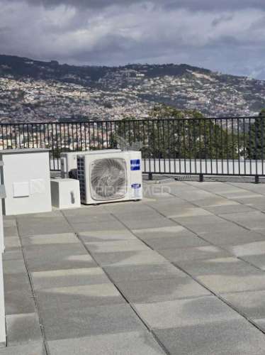 T2 de sonho com jardim privado e vista panorâmica sobre a baía do funchal – miradouro dos barreiros