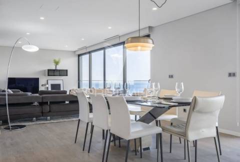 Penthouse t3 com vista mar de cortar a respiração – exclusiva, moderna e pronta a rentabilizar!