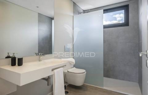 Penthouse t3 com vista mar de cortar a respiração – exclusiva, moderna e pronta a rentabilizar!