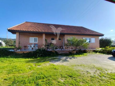 Moradia t3 com terreno de 4.000m² em brejos de azeitão