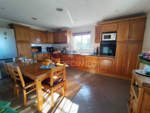 Moradia t3 com terreno de 4.000m² em brejos de azeitão