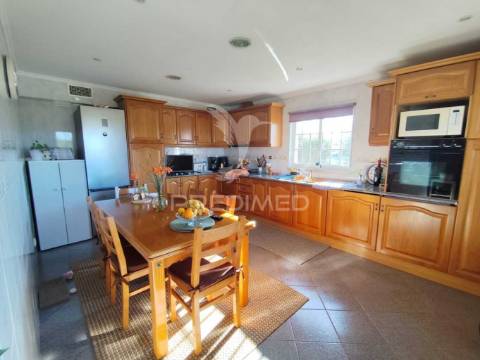 Moradia t3 com terreno de 4.000m² em brejos de azeitão