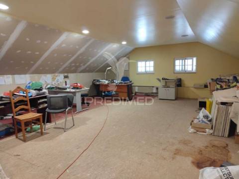 Moradia t3 com terreno de 4.000m² em brejos de azeitão