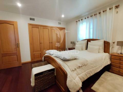 Moradia t3 com terreno de 4.000m² em brejos de azeitão