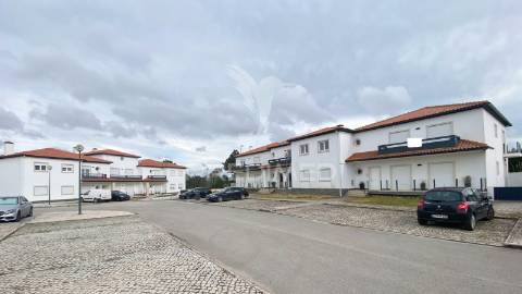 Apartamento t2 , com garagem e piscina em salir do porto