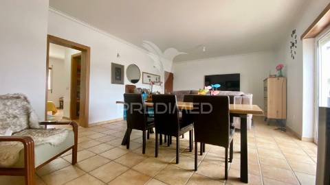 Apartamento t2 , com garagem e piscina em salir do porto