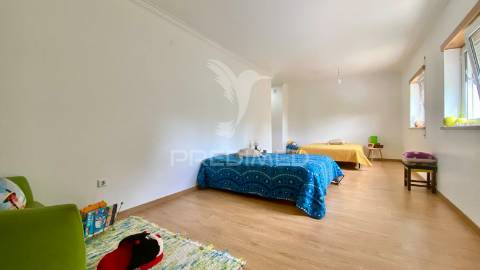 Apartamento t2 , com garagem e piscina em salir do porto