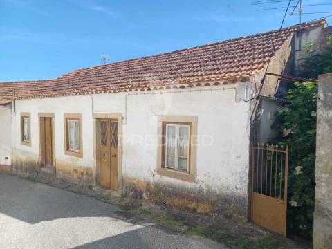 Moradias para recuperar concelho tomar. ( com projeto )