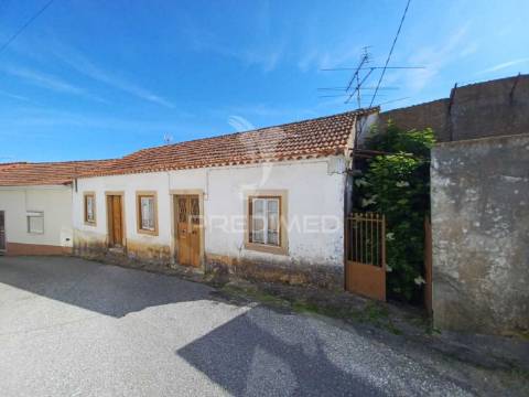 Moradias para recuperar concelho tomar. ( com projeto )