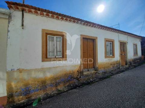 Moradias para recuperar concelho tomar. ( com projeto )