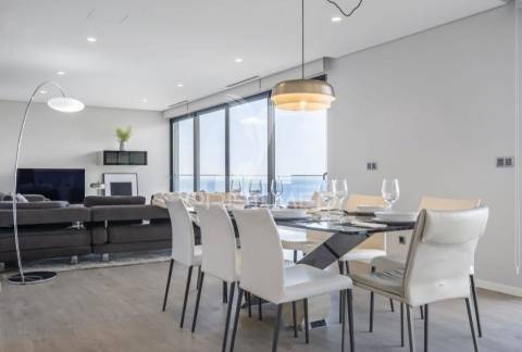 Penthouse t3 com vista mar de luxo – uma joia rara pronta a rentabilizar!