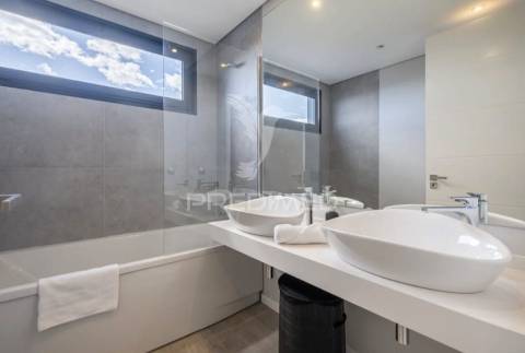 Penthouse t3 com vista mar de luxo – uma joia rara pronta a rentabilizar!