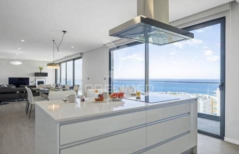 Penthouse t3 com vista mar de luxo – uma joia rara pronta a rentabilizar!