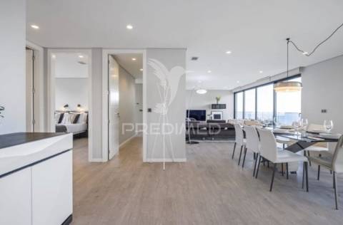 Penthouse t3 com vista mar de luxo – uma joia rara pronta a rentabilizar!