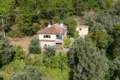 Moradia com terreno (amares)