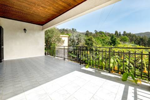 Moradia com terreno (amares)