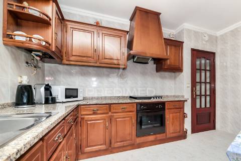 Moradia com terreno (amares)