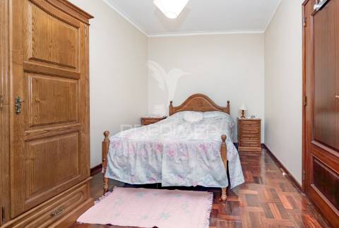 Moradia com terreno (amares)