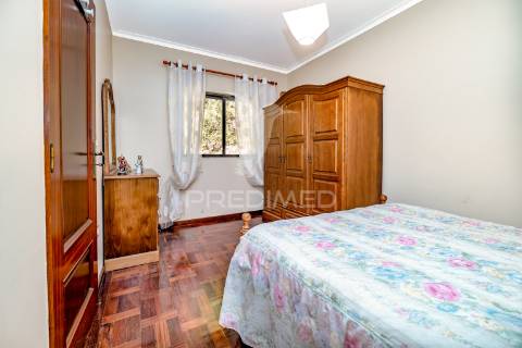 Moradia com terreno (amares)