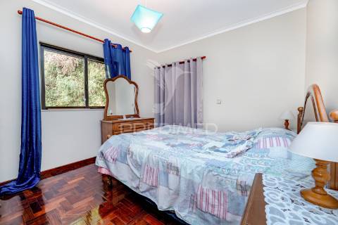 Moradia com terreno (amares)