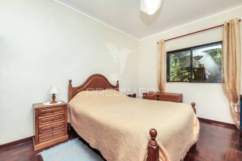 Moradia com terreno (amares)