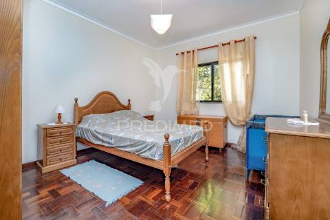 Moradia com terreno (amares)