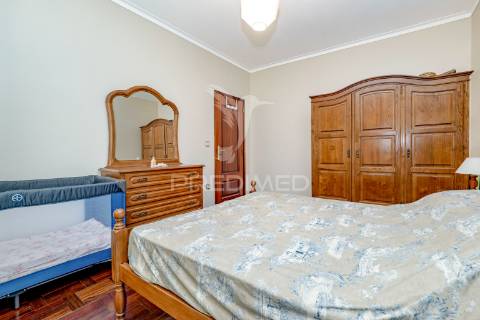 Moradia com terreno (amares)