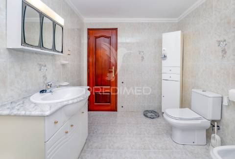 Moradia com terreno (amares)