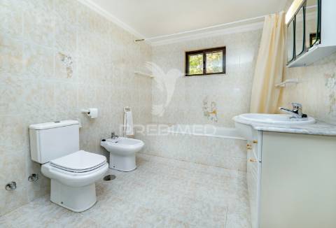 Moradia com terreno (amares)