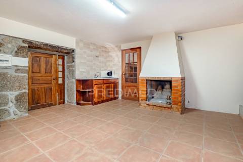 Moradia com terreno (amares)