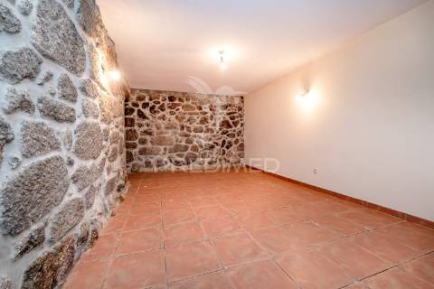 Moradia com terreno (amares)