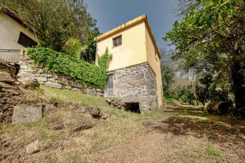 Moradia com terreno (amares)