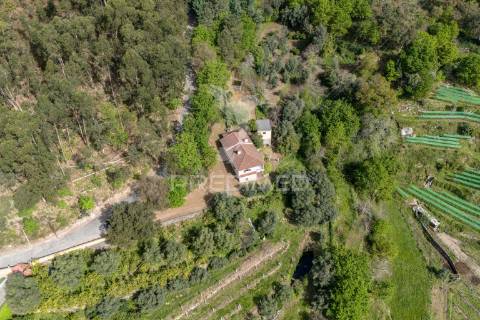 Moradia com terreno (amares)