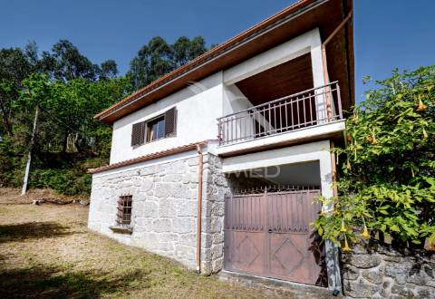 Moradia com terreno (amares)