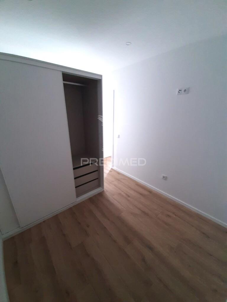 T1+1 para arrendamento junto ao metro de francos,  na cidade doporto