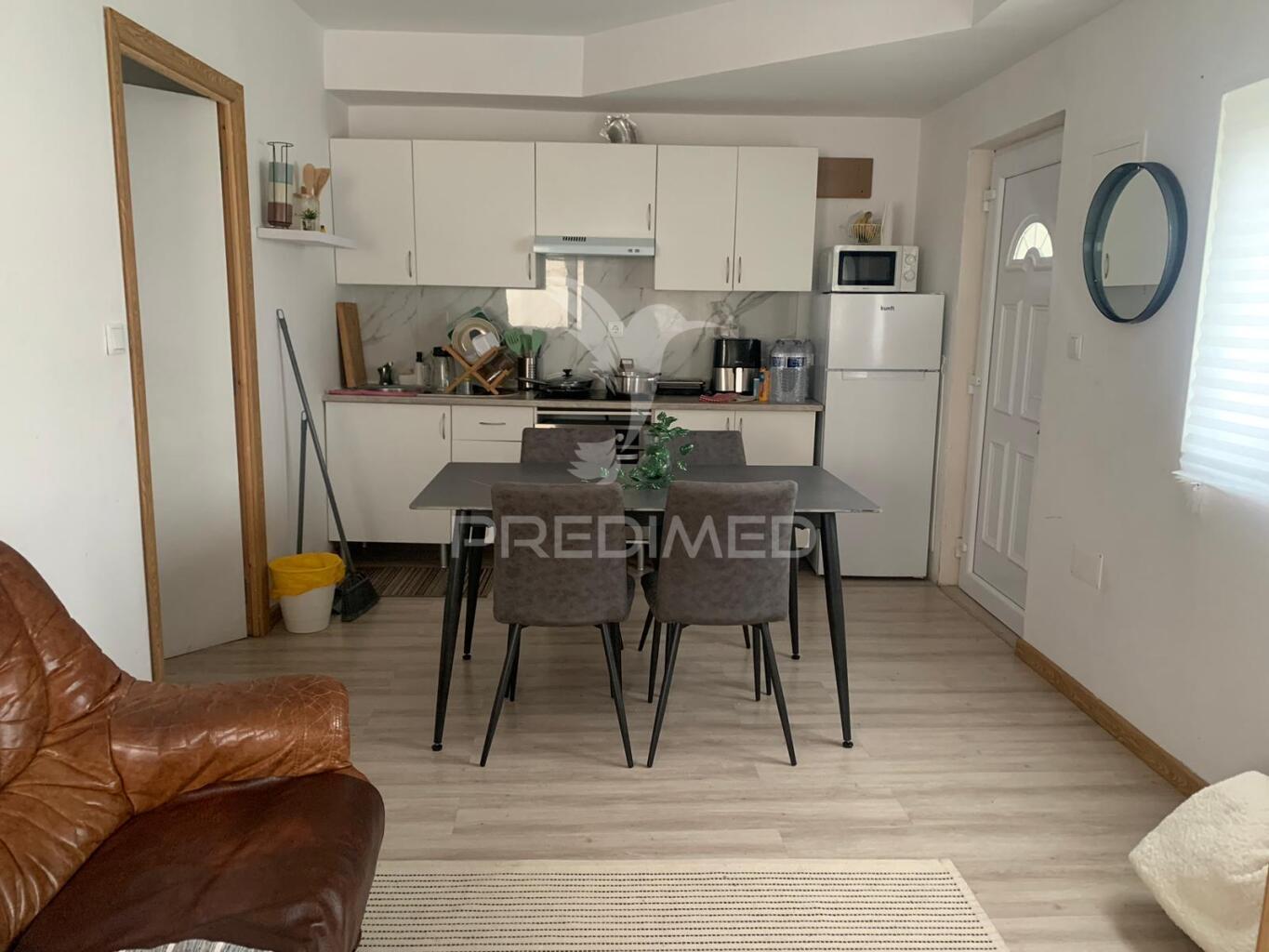 Moradia com 6 apartamentos independentes