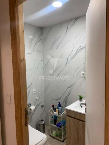 Moradia com 6 apartamentos independentes