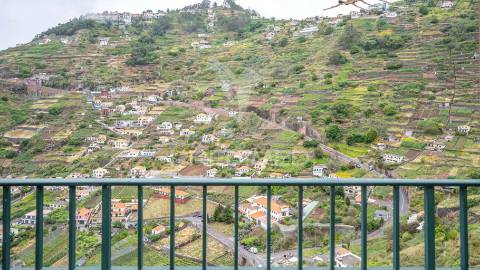 Moradia em câmara de lobos ilha da madeira